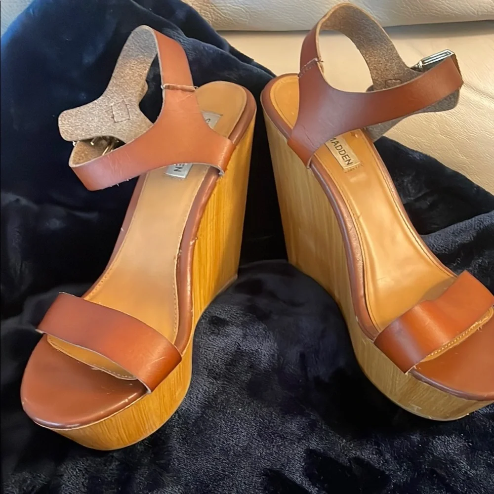 Steve‎ Madden Tan Cream Wedges with Ankle Straps